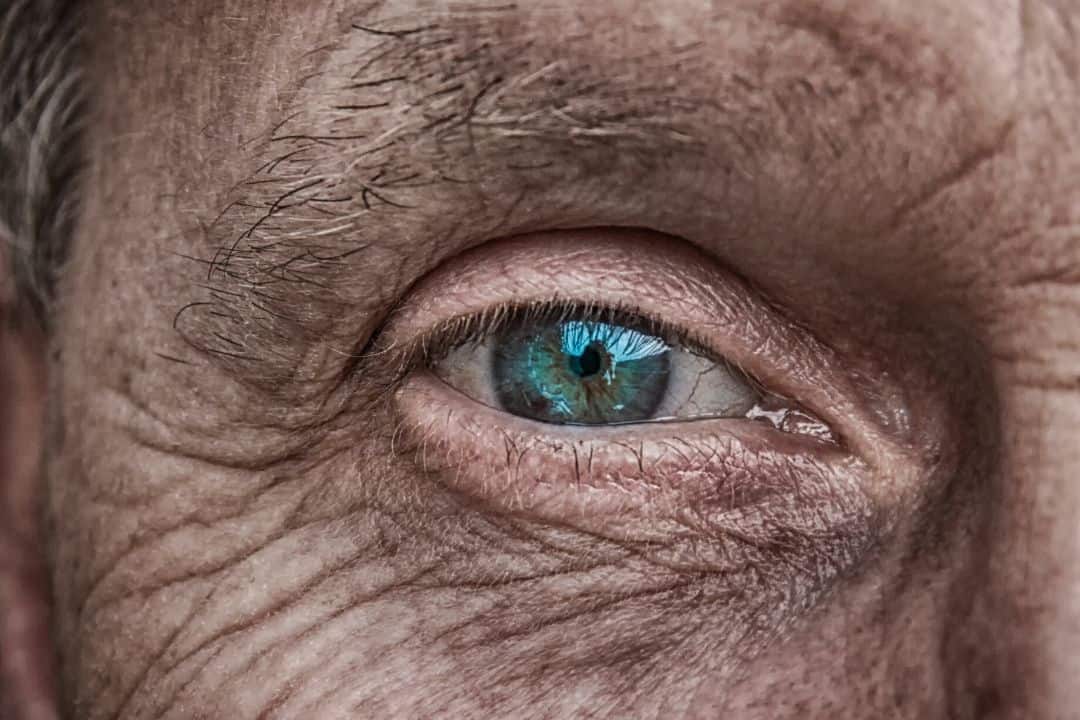 man's eye perfectly in focus
