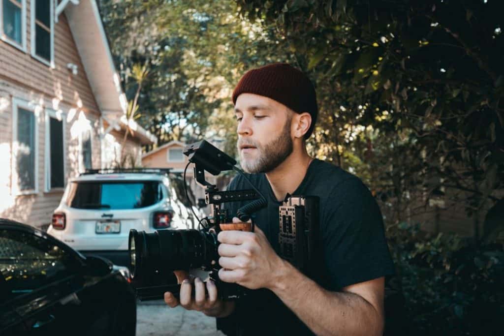 filmmaker using a nikon z6 mounted on a videography rig