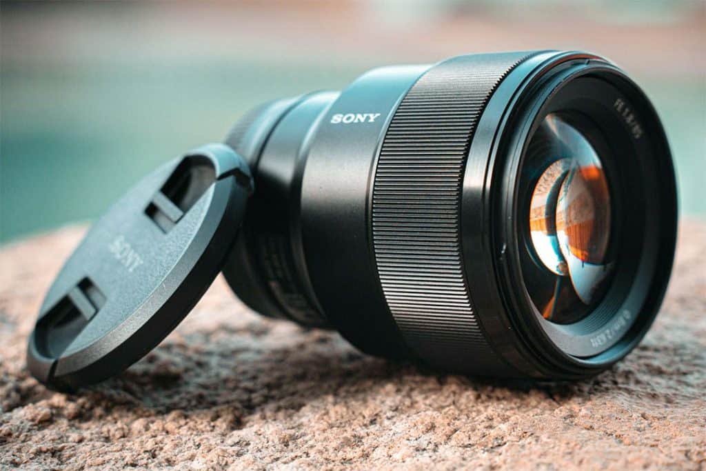 Sony SEL85F18 85mm F/1.8-22 Medium-Telephoto Fixed Prime Camera Lens for sony full frame cameras