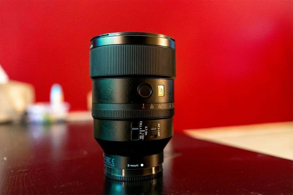 135 mm f 1.8 lens for sony full frame cameras
